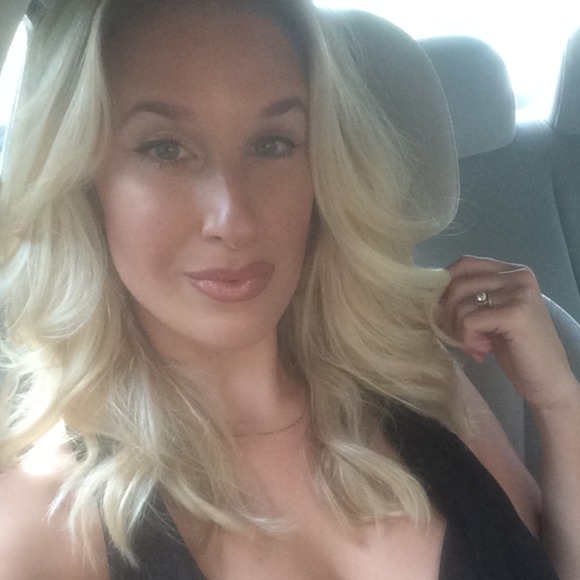 Meet your Posher, Demi - Picture 1 of 1